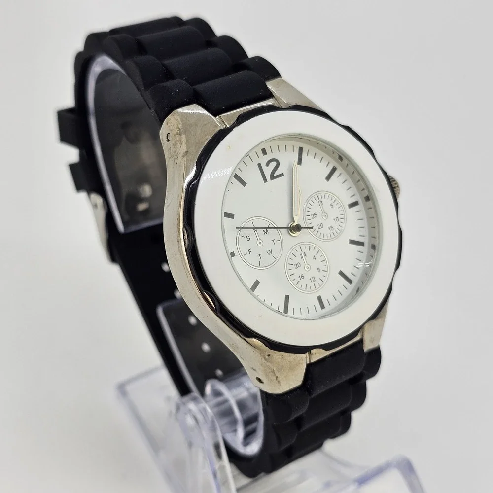 Men's Watch 40MM White Dial Black Plastic Bands New‎ Battery
